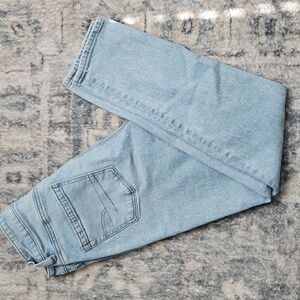 American Eagle Strigid Mom Jean